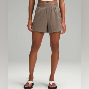 Stretch Woven Relaxed-Fit HR Short 4"